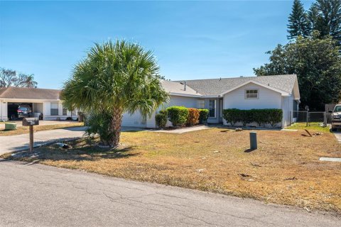 House in Winter Haven, Florida 3 bedrooms, 129.32 sq.m. № 2118415