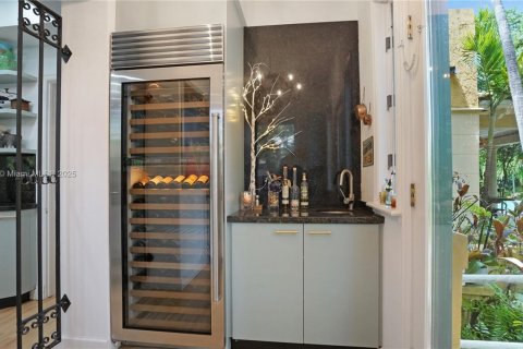 Casa en venta en Miami Beach, Florida, 4 dormitorios, 469.34 m2 № 1779447 - foto 9