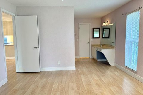 Condo in Delray Beach, Florida, 2 bedrooms  № 2176201 - photo 12