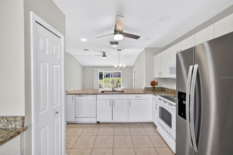 House in Punta Gorda, Florida 2 bedrooms, 122.72 sq.m. № 1843597 - photo 10