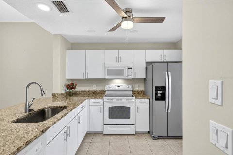 House in Punta Gorda, Florida 2 bedrooms, 122.72 sq.m. № 1843597 - photo 9