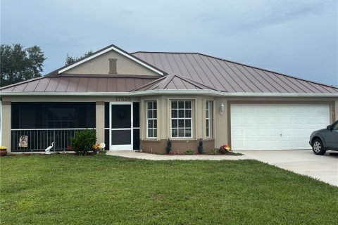 House in Punta Gorda, Florida 2 bedrooms, 122.72 sq.m. № 1843597 - photo 1