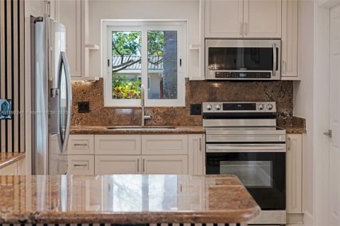 House in Fort Lauderdale, Florida 3 bedrooms, 138.33 sq.m. № 1944230 - photo 20