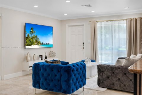 House in Fort Lauderdale, Florida 3 bedrooms, 138.33 sq.m. № 1944230 - photo 16