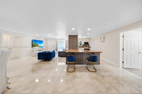 House in Fort Lauderdale, Florida 3 bedrooms, 138.33 sq.m. № 1944230 - photo 10