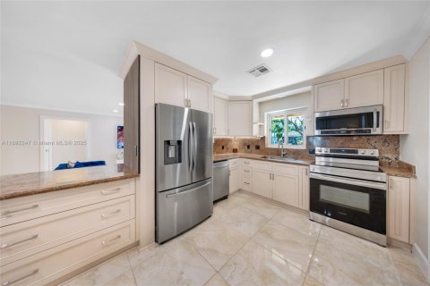 House in Fort Lauderdale, Florida 3 bedrooms, 138.33 sq.m. № 1944230 - photo 17