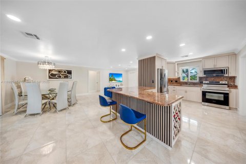 House in Fort Lauderdale, Florida 3 bedrooms, 138.33 sq.m. № 1944230 - photo 6