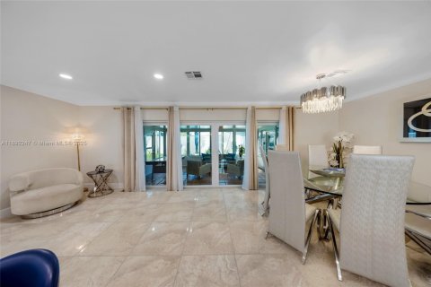 House in Fort Lauderdale, Florida 3 bedrooms, 138.33 sq.m. № 1944230 - photo 12