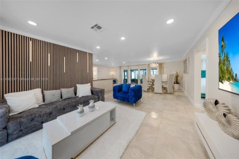 House in Fort Lauderdale, Florida 3 bedrooms, 138.33 sq.m. № 1944230 - photo 1