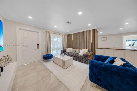 House in Fort Lauderdale, Florida 3 bedrooms, 138.33 sq.m. № 1944230 - photo 9
