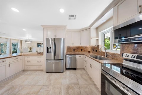 House in Fort Lauderdale, Florida 3 bedrooms, 138.33 sq.m. № 1944230 - photo 18
