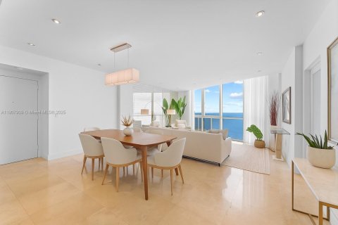 Copropriété à louer à Miami, Floride: 2 chambres, 164.44 m2 № 1967358 - photo 1