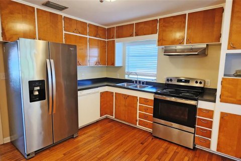 Villa ou maison à louer à Palmetto, Floride: 2 chambres, 126.35 m2 № 2380675 - photo 5