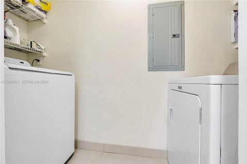 Купить кондоминиум в Майами, Флорида 2 спальни, 110.46м2, № 2056487 - фото 17