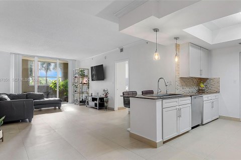 Купить кондоминиум в Майами, Флорида 2 спальни, 110.46м2, № 2056487 - фото 2