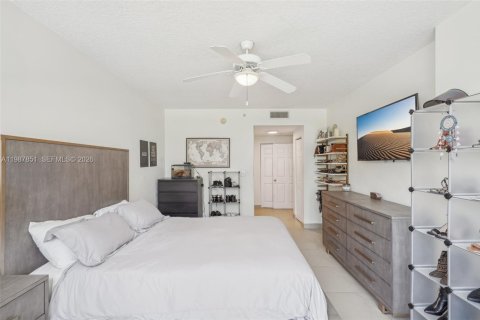 Купить кондоминиум в Майами, Флорида 2 спальни, 110.46м2, № 2056487 - фото 10