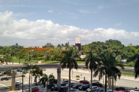 Condo in Miami, Florida № 2246809 - photo 4