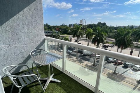Condo in Miami, Florida № 2246809 - photo 3