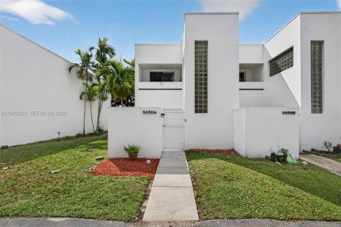 Townhouse in West Palm Beach, Florida 2 bedrooms, 118.64 sq.m. № 2040856
