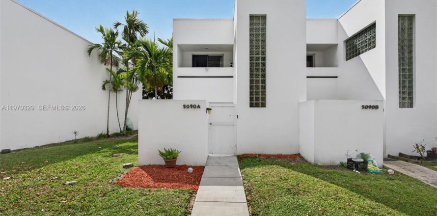 Townhouse in West Palm Beach, Florida 2 bedrooms, 118.64 sq.m. № 2040856