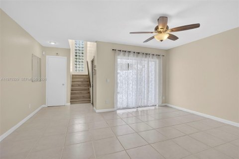 Townhouse in West Palm Beach, Florida 2 bedrooms, 118.64 sq.m. № 2040856 - photo 18