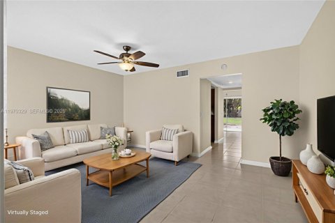 Townhouse in West Palm Beach, Florida 2 bedrooms, 118.64 sq.m. № 2040856 - photo 15