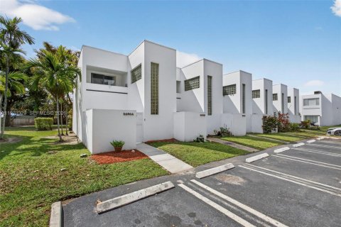 Townhouse in West Palm Beach, Florida 2 bedrooms, 118.64 sq.m. № 2040856 - photo 2