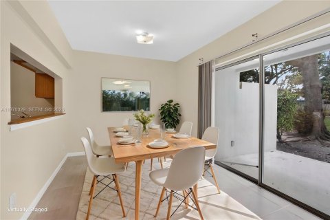 Townhouse in West Palm Beach, Florida 2 bedrooms, 118.64 sq.m. № 2040856 - photo 12