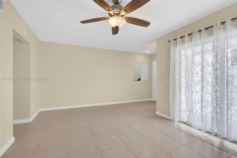 Townhouse in West Palm Beach, Florida 2 bedrooms, 118.64 sq.m. № 2040856 - photo 19