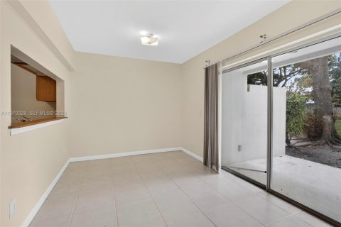 Townhouse in West Palm Beach, Florida 2 bedrooms, 118.64 sq.m. № 2040856 - photo 13