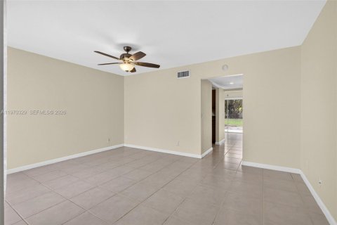 Townhouse in West Palm Beach, Florida 2 bedrooms, 118.64 sq.m. № 2040856 - photo 16