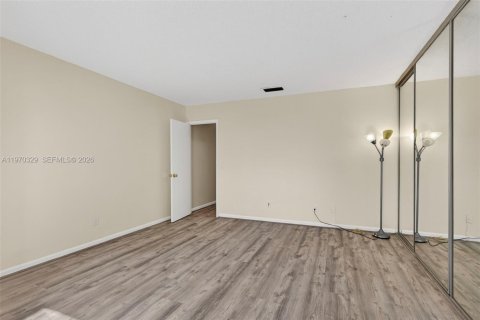Townhouse in West Palm Beach, Florida 2 bedrooms, 118.64 sq.m. № 2040856 - photo 25