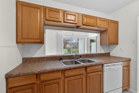 Townhouse in West Palm Beach, Florida 2 bedrooms, 118.64 sq.m. № 2040856 - photo 11