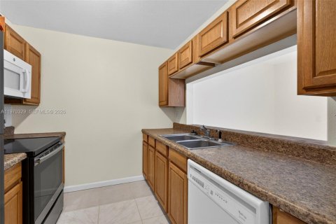 Townhouse in West Palm Beach, Florida 2 bedrooms, 118.64 sq.m. № 2040856 - photo 10