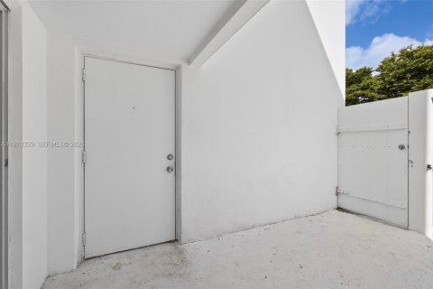 Townhouse in West Palm Beach, Florida 2 bedrooms, 118.64 sq.m. № 2040856 - photo 6