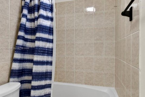 Townhouse in West Palm Beach, Florida 2 bedrooms, 118.64 sq.m. № 2040856 - photo 28