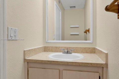 Townhouse in West Palm Beach, Florida 2 bedrooms, 118.64 sq.m. № 2040856 - photo 20