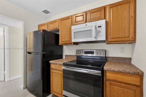 Townhouse in West Palm Beach, Florida 2 bedrooms, 118.64 sq.m. № 2040856 - photo 8