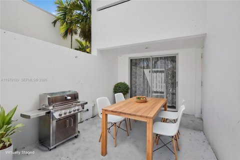 Townhouse in West Palm Beach, Florida 2 bedrooms, 118.64 sq.m. № 2040856 - photo 3