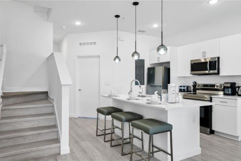 Adosado en venta en Davenport, Florida, 6 dormitorios, 245.63 m2 № 2126296 - foto 5