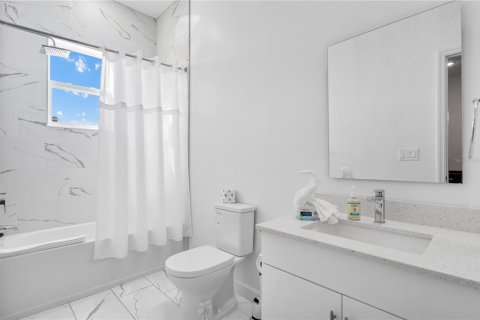 Adosado en venta en Davenport, Florida, 6 dormitorios, 245.63 m2 № 2126296 - foto 11