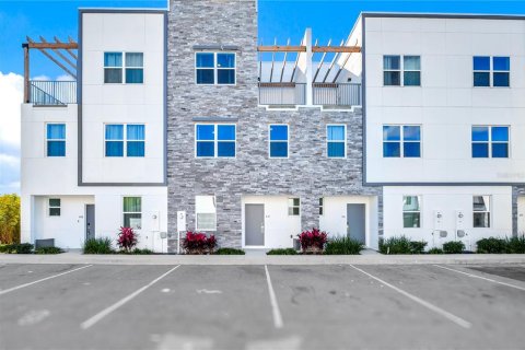 Touwnhouse à Davenport, Floride 6 chambres, 245.63 m2 № 2126296