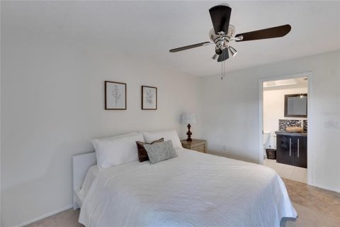 Condo in Bradenton, Florida, 2 bedrooms  № 1858337 - photo 22