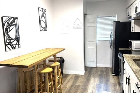 Appartement à louer à Pinellas Park, Floride: 2 chambres, 67.91 m2 № 2418891 - photo 2