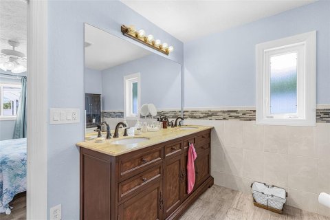 Casa en venta en Cape Coral, Florida, 4 dormitorios, 164.72 m2 № 2133557 - foto 19