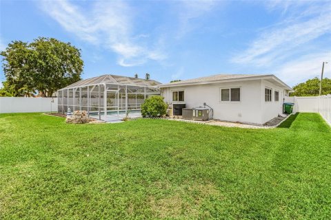 Casa en venta en Cape Coral, Florida, 4 dormitorios, 164.72 m2 № 2133557 - foto 23