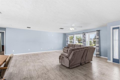 Casa en venta en Cape Coral, Florida, 4 dormitorios, 164.72 m2 № 2133557 - foto 4