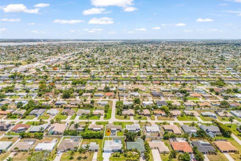 Casa en venta en Cape Coral, Florida, 4 dormitorios, 164.72 m2 № 2133557 - foto 28