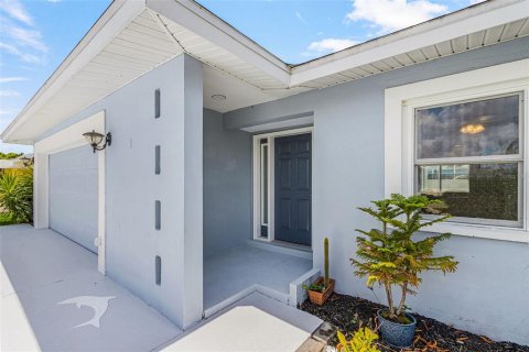 Casa en venta en Cape Coral, Florida, 4 dormitorios, 164.72 m2 № 2133557 - foto 2
