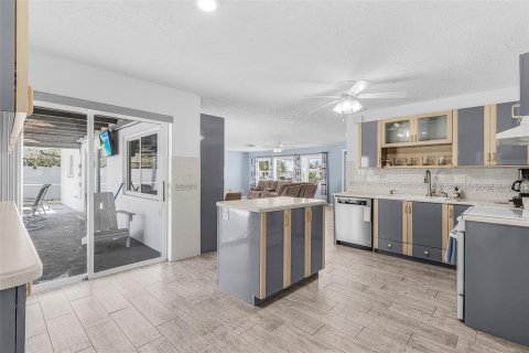 Casa en venta en Cape Coral, Florida, 4 dormitorios, 164.72 m2 № 2133557 - foto 9